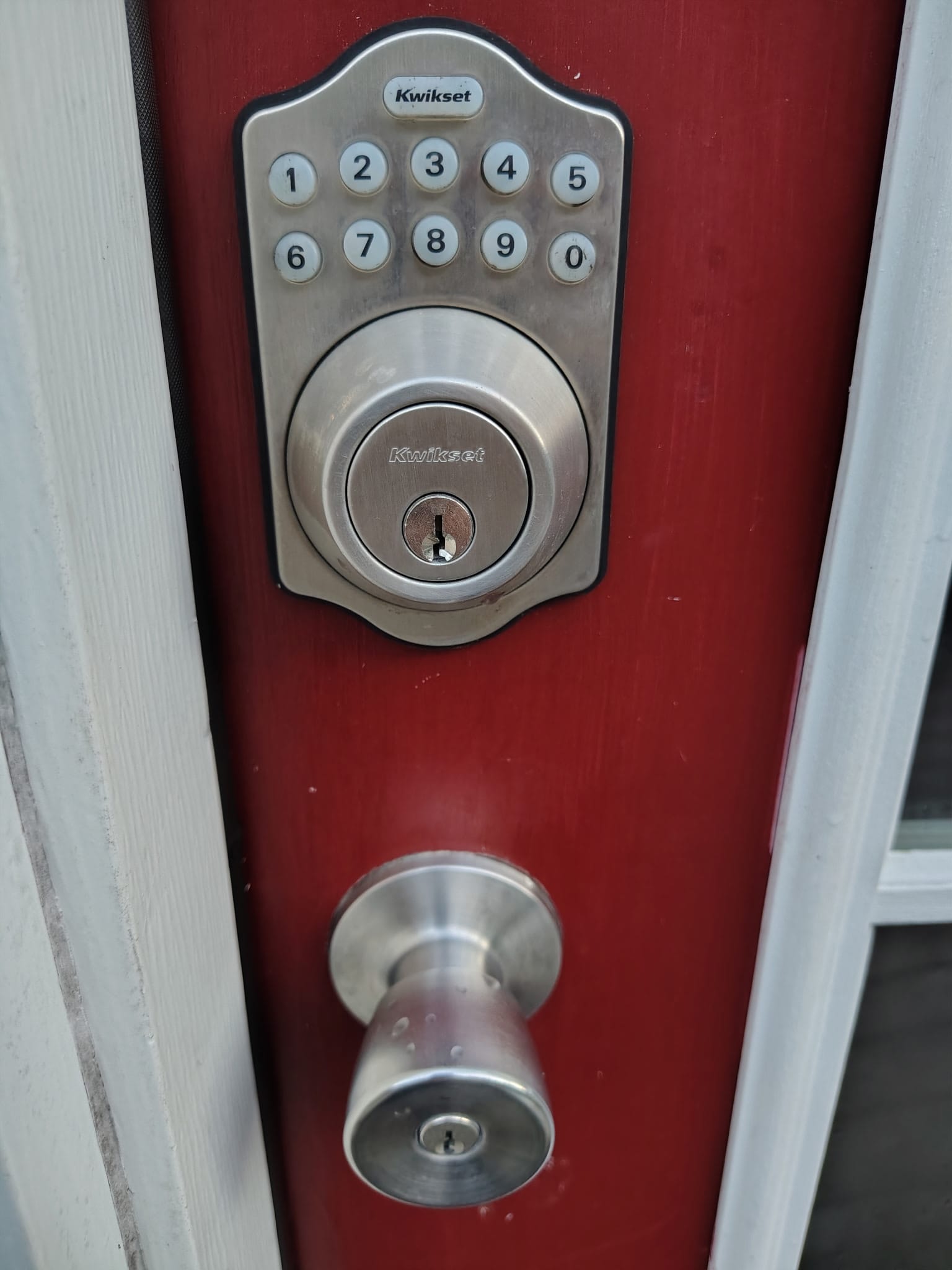 Electronic keypad lock maintenance